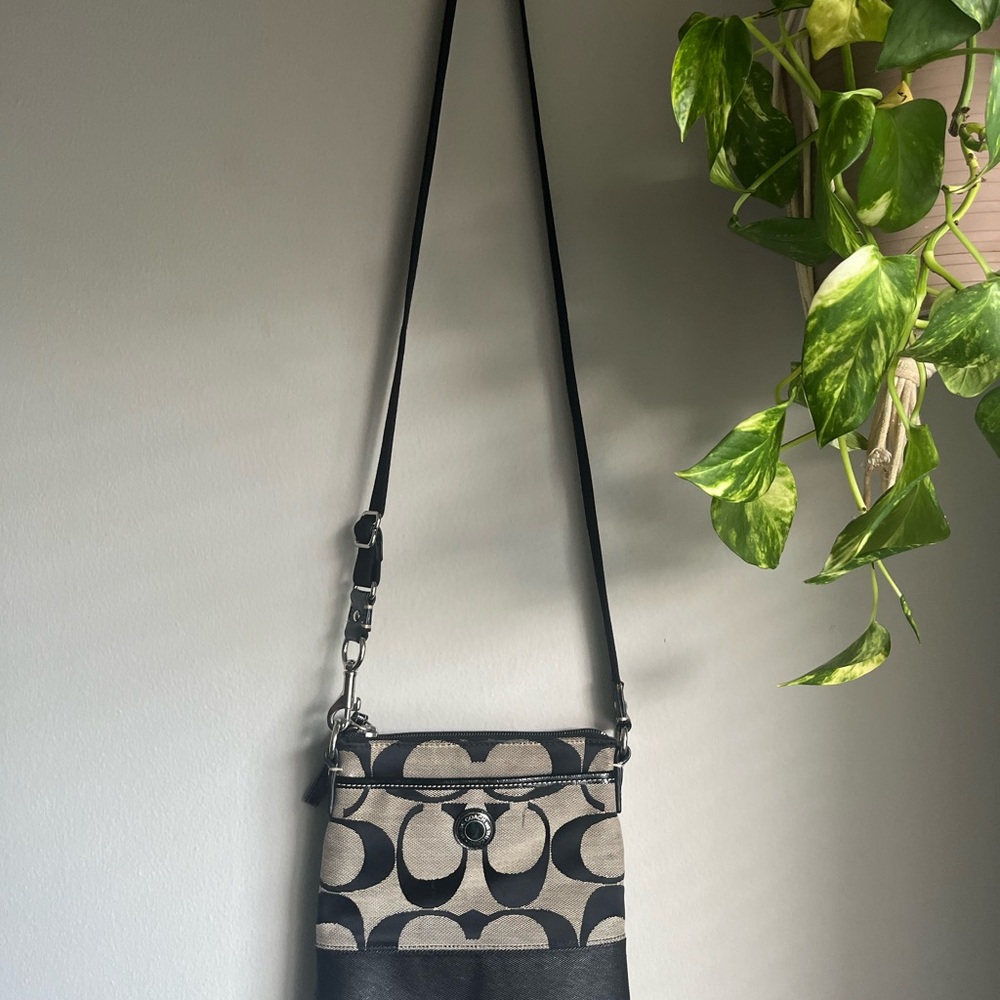 Y2K Vintage Coach Signature C Crossbody Bag- Black & Beige Purse